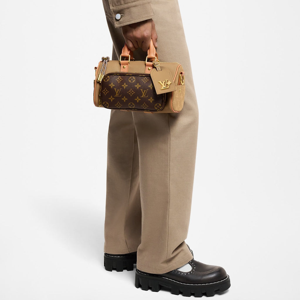 Sac Keepall Bandoulière 25 Louis Vuitton en toile Monogram avec poche avant et finitions en cuir beige (vachetta)