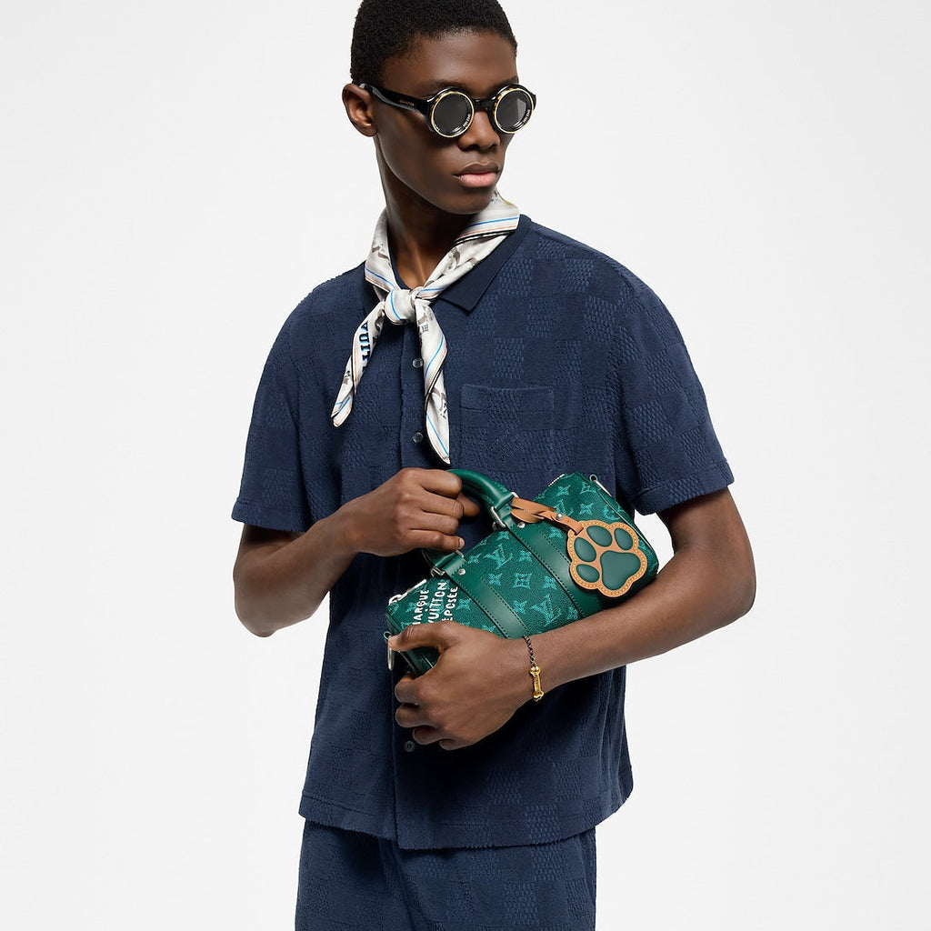 Sac Keepall Bandoulière 25 Louis Vuitton en toile Monogram verte avec motif chien (collection Louis Vuitton x Animals)