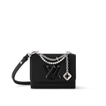 Sac à main Louis Vuitton en cuir noir avec logo LV et chaînes décoratives argentées