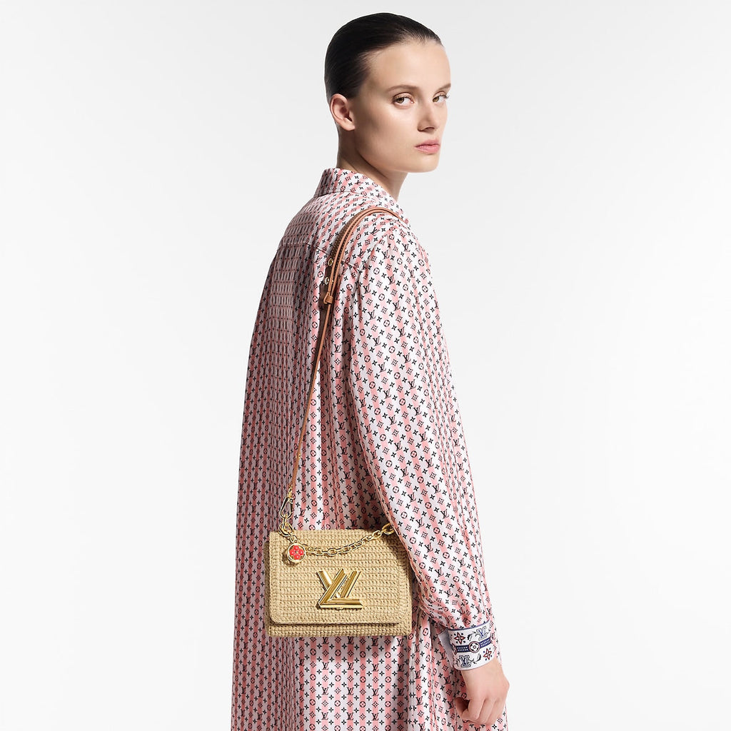 Sac à main Louis Vuitton en raphia tressé beige avec logo LV doré et bandoulière en cuir