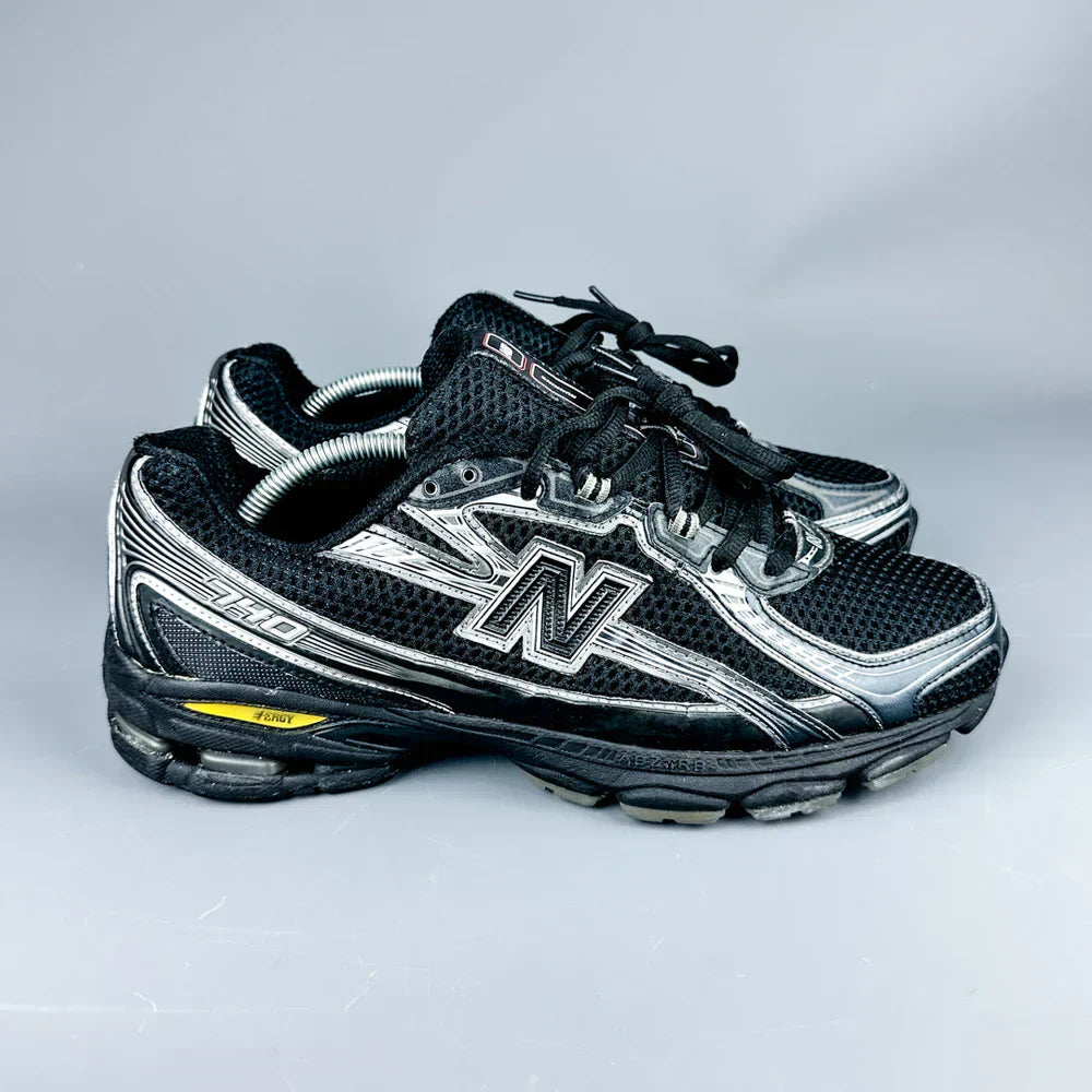New Balance 740 NOIR