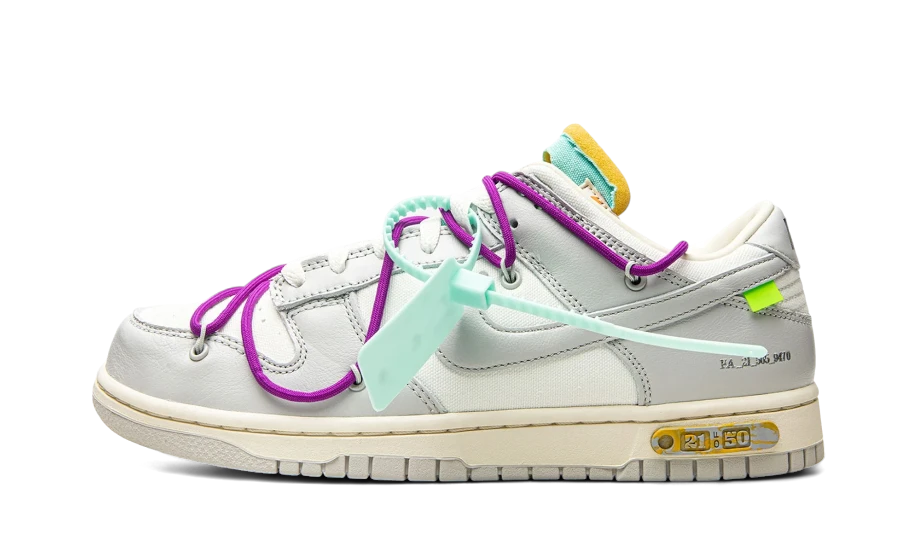 Lot 21 de Nike® x Off-White® Dunk Low