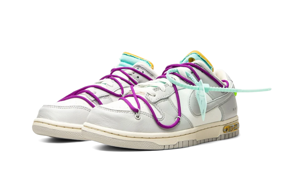 Lot 21 de Nike® x Off-White® Dunk Low