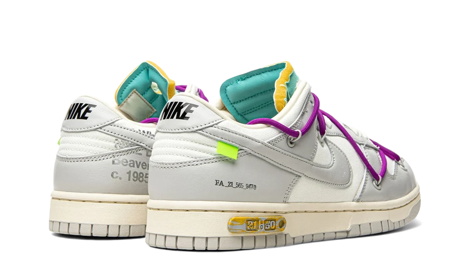 Lot 21 de Nike® x Off-White® Dunk Low