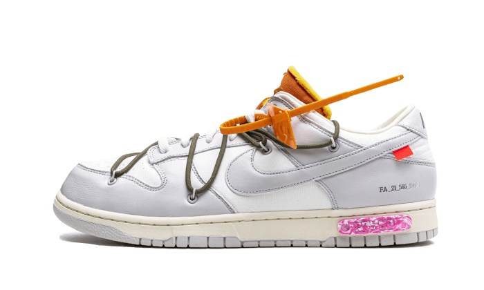 Lot 22 de Nike® x Off-White® Dunk Low