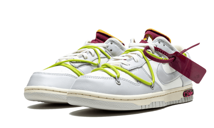 Lot 8 de Nike® x Off-White® Dunk Low