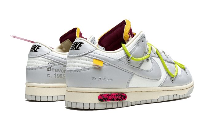 Lot 8 de Nike® x Off-White® Dunk Low