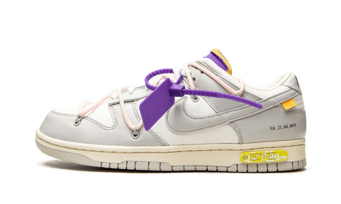 Lot 24 de Nike® x Off-White® Dunk Low